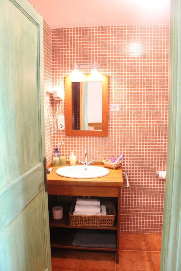 Hostal L'Ou De Reig มอนต์เซนีย์ ภายนอก รูปภาพ